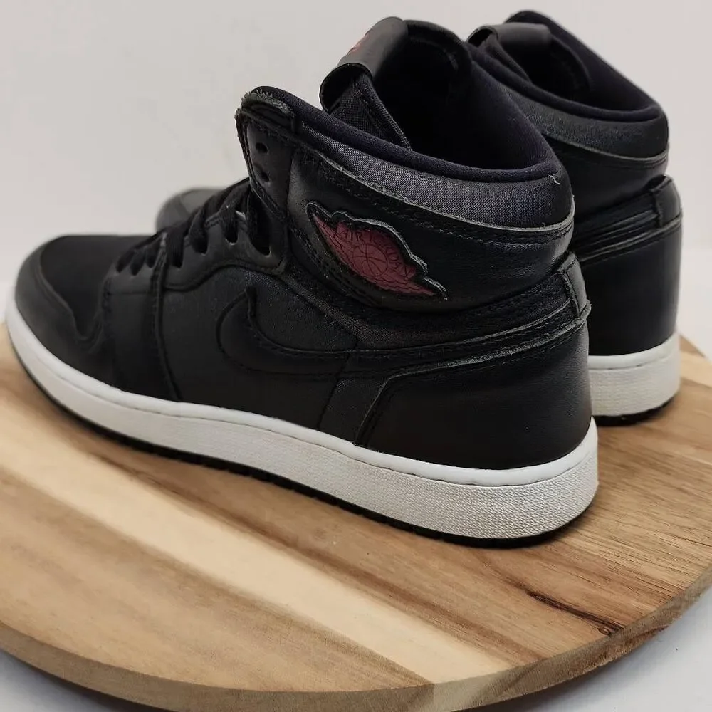 Nike Air Jordan 1 Retro High OG  Size 7 y Black